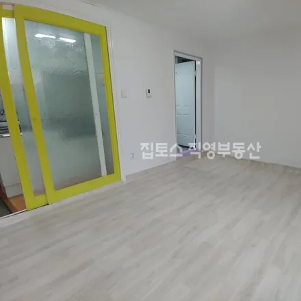 Rent this studio apartment on 서울특별시 서초구 잠원동 25-18