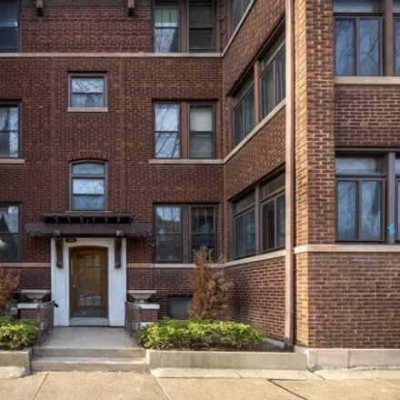 Image 1 - 3948-3952 West Waveland Avenue, Chicago, IL 60641, USA - House for rent