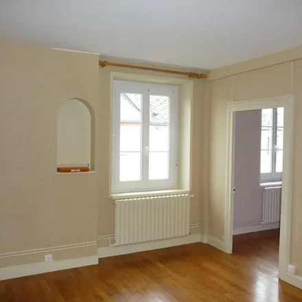 Rent this 4 bed apartment on 54 Rue du Général de Gaulle in 45130 Meung-sur-Loire, France
