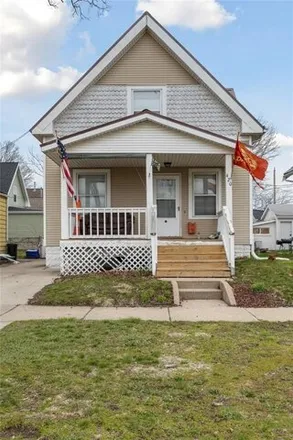 Buy this 2 bed house on 420 15th Street Northeast in Cedar Rapids, IA 52402