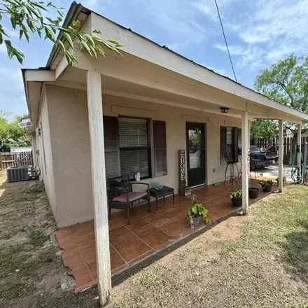 Image 1 - 291 Ferry Street, Eagle Pass, TX 78852, USA - House for sale