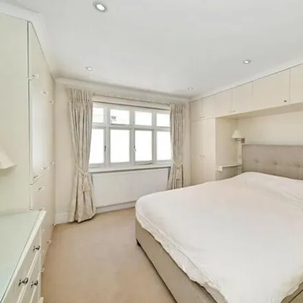 Image 5 - 10 Eaton Terrace Mews, London, SW1W 8EX, United Kingdom - House for rent