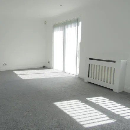 Image 2 - Lindisfarne, Princes Esplanade, Tendring, CO14 8QD, United Kingdom - Apartment for rent