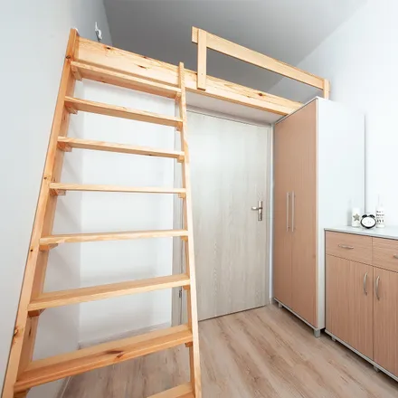 Rent this 3 bed room on Legionów 90 in 90-765 Łódź, Poland