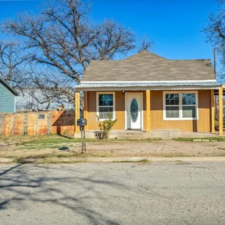 Buy this 3 bed house on 22 East 13th Street in San Angelo, TX 76903