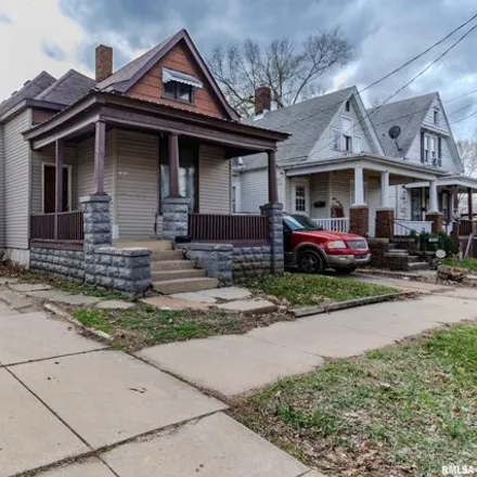 Buy this 3 bed house on 1862 West Butler Street in Peoria, IL 61605