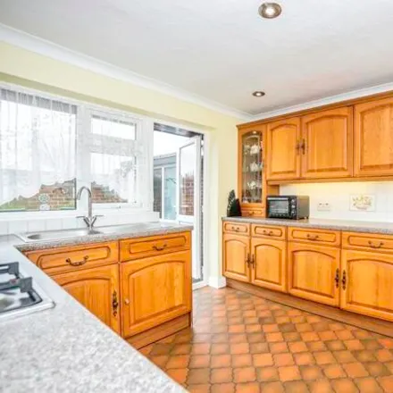 Image 3 - Penshurst Avenue, London, DA15 9EY, United Kingdom - House for sale