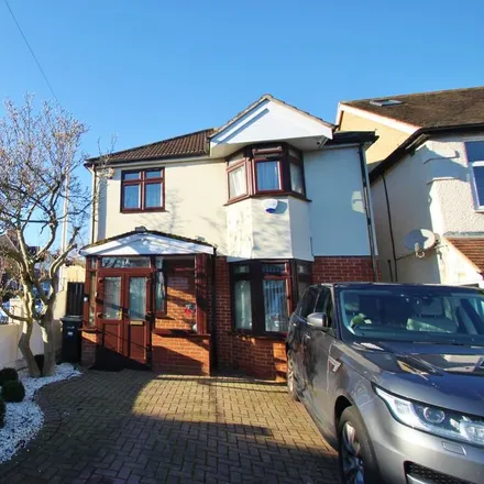 Rent this 4 bed house on 32 Arlington Road in London, IG8 9DE