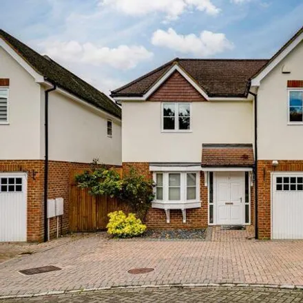 Buy this 5 bed house on Briton Close in London, CR2 0JH