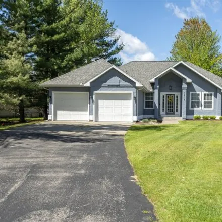 Buy this 3 bed house on 7801 East Royal Road in Canadian Lakes, Morton Township