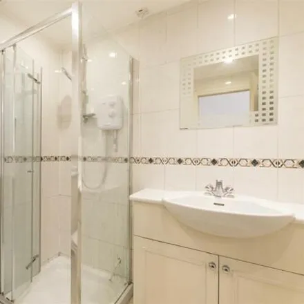 Image 3 - 318 Earl's Court Road, London, SW5 9RF, United Kingdom - Room for rent