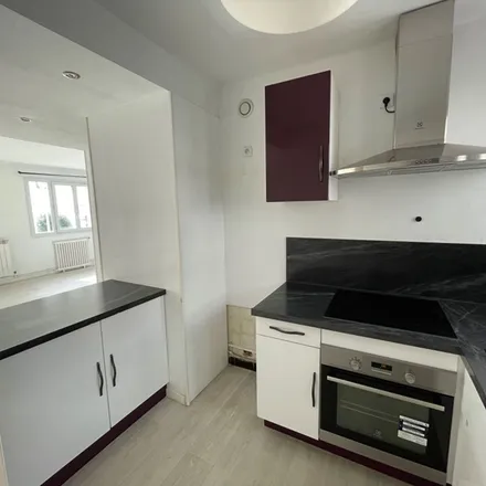 Rent this 3 bed apartment on 1 Place des Arènes in 30000 Nîmes, France