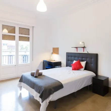 Image 1 - Carrer de Muntaner, 248, 08001 Barcelona, Spain - Room for rent