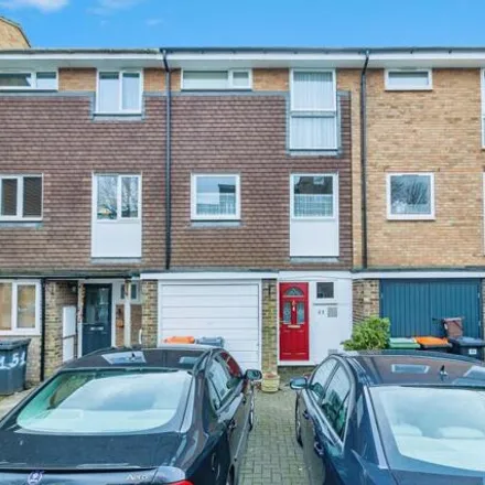Buy this 4 bed townhouse on 43 Staines Square in Dunstable, LU6 3JQ