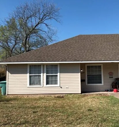 Rent this 2 bed house on West Martin Lane in Sherman, TX 75090