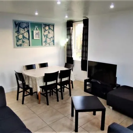 Rent this 3 bed apartment on Renfrewshire in PA4 8EE, United Kingdom