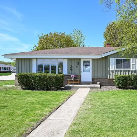 Buy this 3 bed house on 4294 87th Place in Kenosha, WI 53142