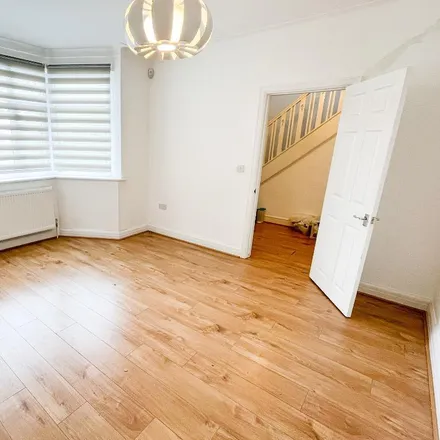 Image 3 - 32 Greenfield Gardens, Childs Hill, London, NW2 1HX, United Kingdom - Duplex for rent