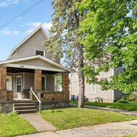 Buy this 3 bed house on 954 Park Street Southwest in Grand Rapids, MI 49504