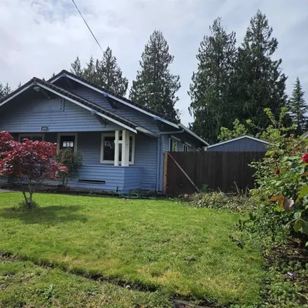 Buy this 4 bed house on 880 Young Street in Woodburn, OR 97071