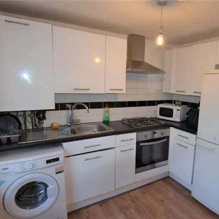 Rent this 4 bed apartment on Manor Road in London, SE25 4TD