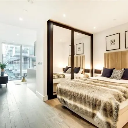Image 5 - Satin House, 15 Piazza Walk, London, E1 8PW, United Kingdom - Apartment for sale
