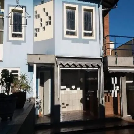 Buy this 3 bed house on Rua Ladislau Osório Vasconcelos Leme in Vila Aparecida, Bragança Paulista - SP