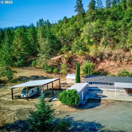 Buy this 4 bed house on 1580 Southeast Strong Avenue in Roseburg, OR 97470