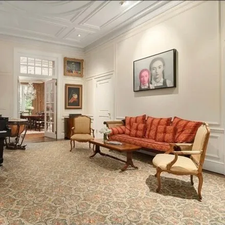 Image 3 - 6 East 69th Street, New York, NY 10065, USA - Townhouse for rent