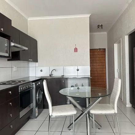 Image 2 - Amanzimtoti Road, Paulshof, Sandton, 2056, South Africa - Apartment for rent