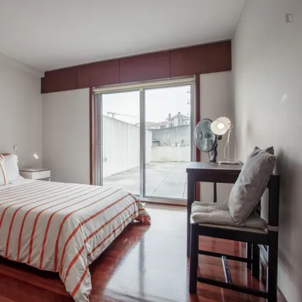 Rent this 2 bed room on AdmCondomínios in Rua das Fontainhas, 4000-422 Porto
