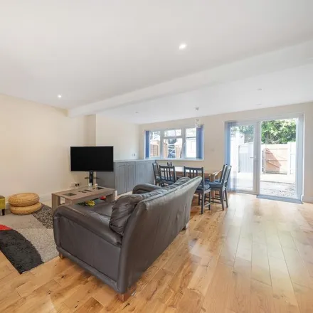 Image 4 - 145-159 Brenchley Gardens, London, SE23 3RF, United Kingdom - Townhouse for rent