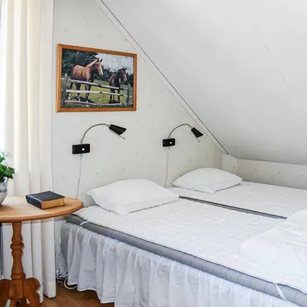 Rent this 2 bed house on 333 31 Smålandsstenar