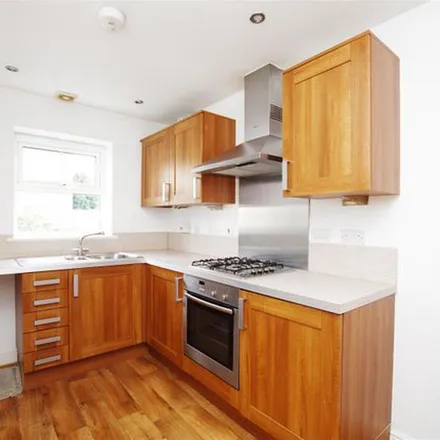 Rent this 3 bed townhouse on Argyle Street in Swindon, SN2 8AR