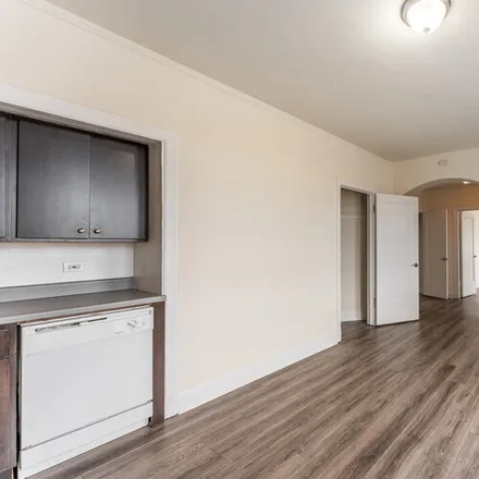 Image 2 - 2779 N Milwaukee Ave, Unit 102 - Apartment for rent