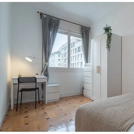 Rent this 6 bed room on Madrid in Santander Bank, Calle de Fernández de la Hoz