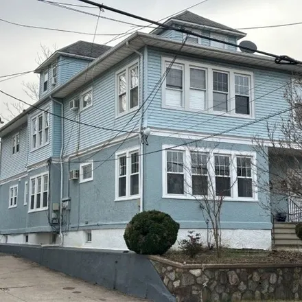 Rent this 3 bed apartment on 376 Buffalo Avenue in Lake View, Paterson