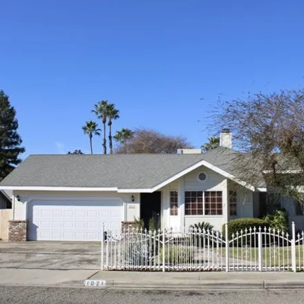 Buy this 3 bed house on 1115 North Belmont Street in Porterville, CA 93257