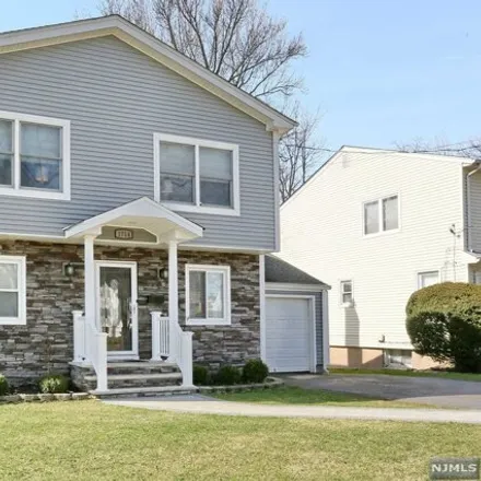 Image 1 - 1629 Palisade Avenue, Teaneck Township, NJ 07666, USA - House for sale