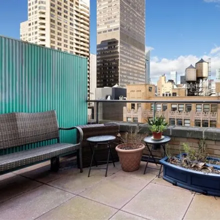 Image 7 - The Belmont, 320 East 46th Street, New York, NY 10017, USA - House for sale