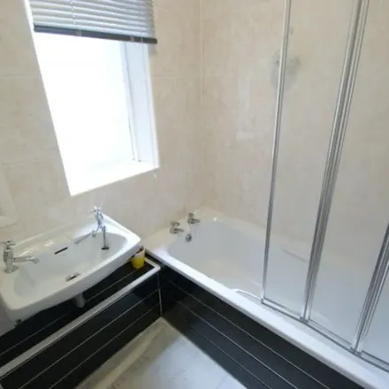 Image 5 - 3b Shaw Lane, Leeds, LS6 2AW, United Kingdom - Apartment for rent