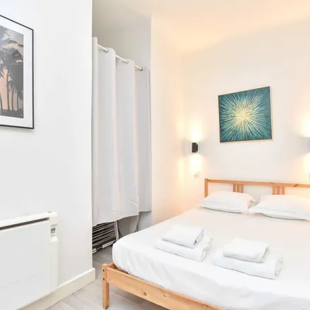 Rent this 3 bed apartment on 10 Boulevard Flandrin in 75116 Paris, France