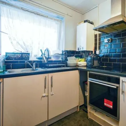 Image 2 - Ednam House, London, SE15 6SE, United Kingdom - Apartment for sale