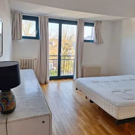 Rent this 2 bed apartment on Avenue d'Auderghem - Oudergemlaan 242 in 1040 Etterbeek, Belgium