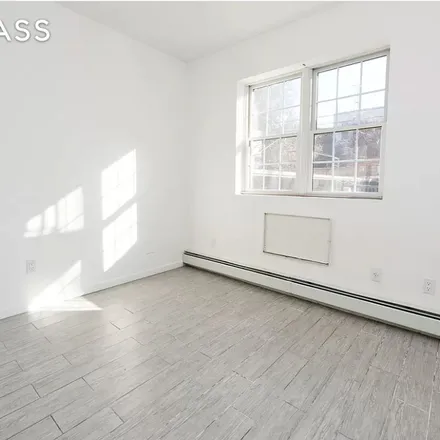 Image 6 - 27-57 Crescent Street, New York, NY 11102, USA - Apartment for rent