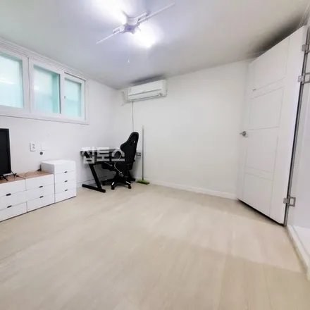 Rent this studio apartment on 서울특별시 광진구 중곡동 34-38