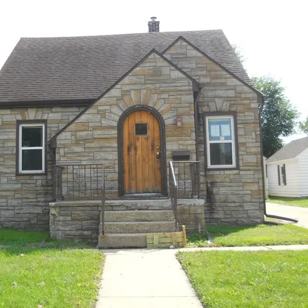 Buy this 3 bed house on 707 West 13th Street in Sterling, IL 61081