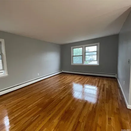 Rent this 2 bed house on 333 Thieriot Avenue in New York, NY 10473