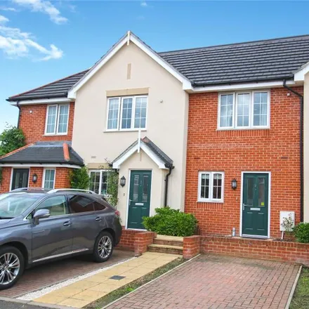 Rent this 3 bed townhouse on Binfield Close in Byfleet, KT14 7FJ