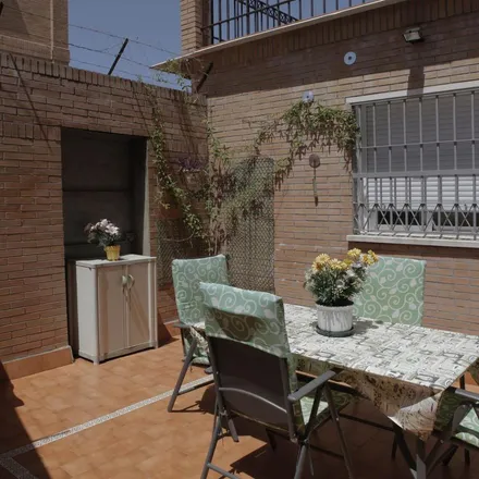 Image 4 - Avenida de Jerez, 41012 Seville, Spain - Apartment for rent